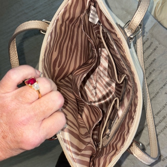 Dana Buchman  shoulder bag  two tone canvas/ Cream  metallic trim silvertone HW￼ - Picture 3 of 15